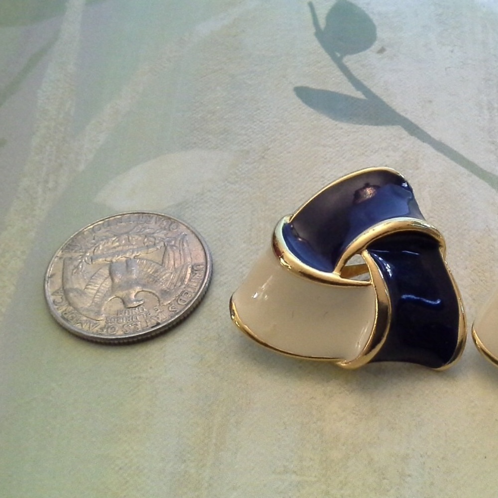 Triangle Triquetra Infinity Clip On Earrings - Picture 4 of 8
